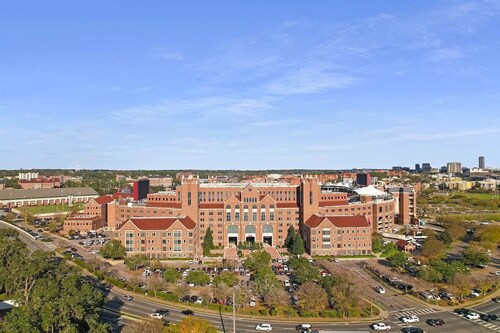 Cozy 1/1 Walking distance to Doak Campbell Stadium and campus