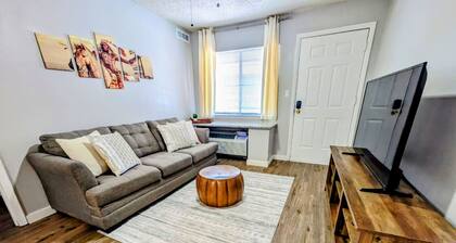 Cozy 1/1 Walking distance to Doak Campbell Stadium and campus