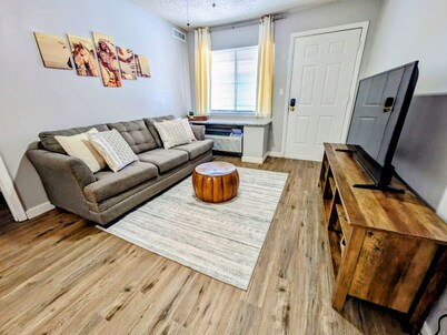 Cozy 1/1 Walking distance to Doak Campbell Stadium and campus