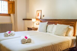 3 bedrooms, iron/ironing board, free WiFi, bed sheets - Rural Villa Es Pont with pool in Mallorca (Campanet)