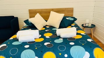 3 bedrooms, desk, iron/ironing board, WiFi