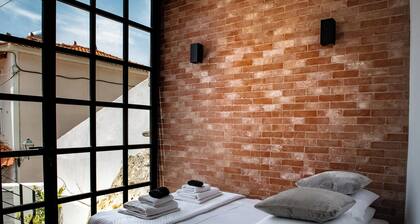 Positivespace Kalamata Heights - Luxus und Historischer Charm mit Ausblick