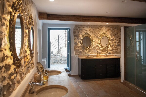 Interior - Positivespace Kalamata Heights - Luxus und Historischer Charm mit Ausblick (Kalamata)