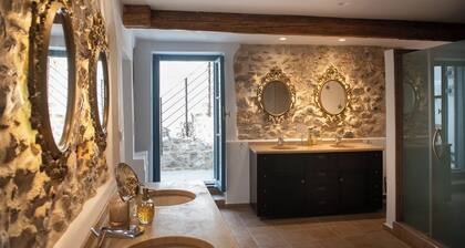 Positivespace Kalamata Heights - Luxus und Historischer Charm mit Ausblick