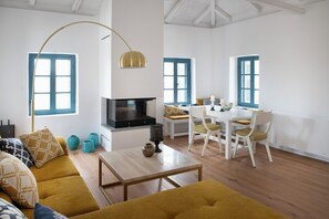 Living area - Positivespace Kalamata Heights - Luxus und Historischer Charm mit Ausblick (Kalamata)