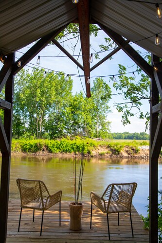Technicolor River Retreat - Private get-away an hour outside of Chicago!