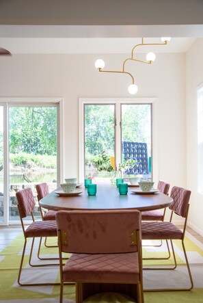 Dining - Technicolor River Retreat - Private get-away an hour outside of Chicago! (Lowell)