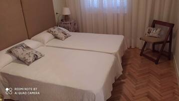 2 bedrooms, iron/ironing board, bed sheets