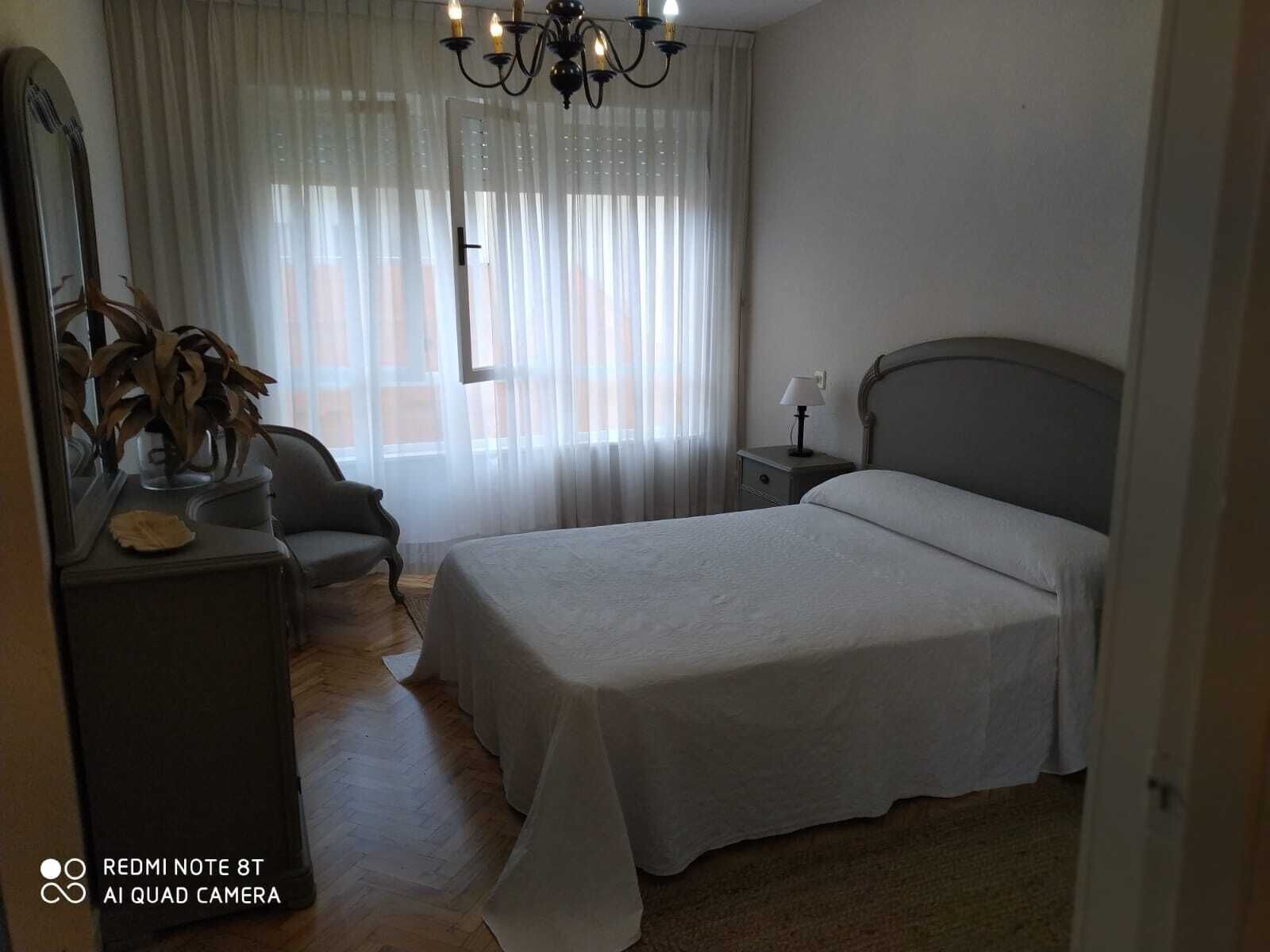 2 makuuhuonetta, silitysrauta/-lauta, vuodevaatteet