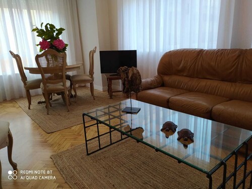 Apartamento Céntrico en Llanes con Plaza de Garaje. ¡A 3 Minutos de la Playa!