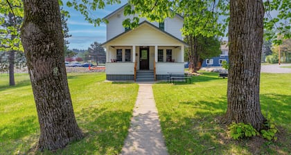 Pine Park - Charming 5 BR home
