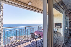 Outdoor dining - 416-Apartment in first line of the sea with parking , pool and sea's view (Rosas / Roses)
