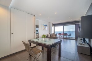 Dining - 416-Apartment in first line of the sea with parking , pool and sea's view (Rosas / Roses)