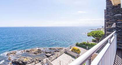 416-Apartment in first line of the sea with parking , pool and sea's view