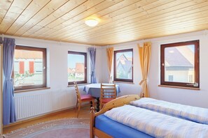 8 bedrooms, desk, travel crib, free WiFi