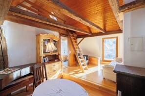 8 Schlafzimmer, Schreibtisch, Reisekinderbett, kostenloses WLAN