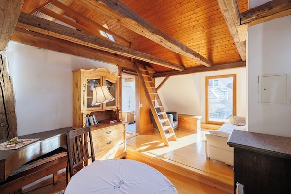 8 Schlafzimmer, Schreibtisch, Reisekinderbett, kostenloses WLAN