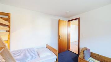 8 bedrooms, desk, travel cot, free WiFi