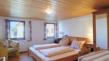 8 bedrooms, desk, travel cot, free WiFi