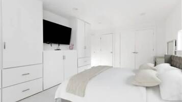 3 bedrooms, desk, iron/ironing board, WiFi