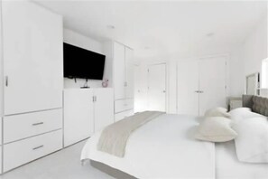 3 habitaciones, escritorio, tabla de planchar con plancha y wifi 