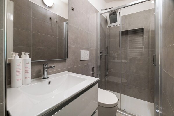 Apartment | Bathroom