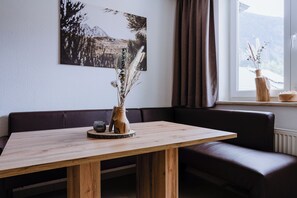 Grand Apartment, Mountain View | In-room dining