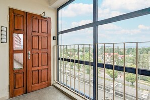 Balcony - Piastowska Apartment Gdańsk by Renters (Gdansk)