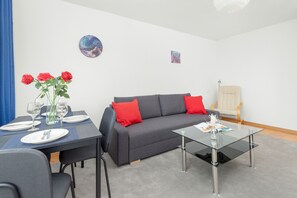 Shower, hair dryer, towels - Piastowska Apartment Gdańsk by Renters (Gdansk)