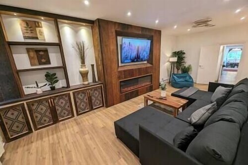 Stylish House in Welsh Hills, Sleeps 8 to 12