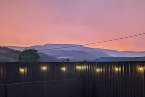 Property grounds - Stylish House in Welsh Hills, Sleeps 8 to 12 (Pentre)