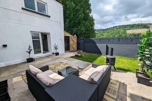 Terrace/patio - Stylish House in Welsh Hills, Sleeps 8 to 12 (Pentre)