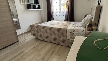 2 Schlafzimmer, Bügeleisen/Bügelbrett, Reisekinderbett, kostenloses WLAN