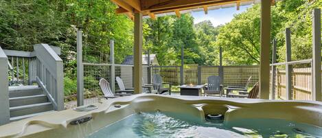 Outdoor spa tub