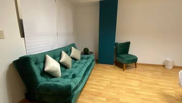 Habitación doble junior, vista a la ciudad | Escritorio, espacio para trabajar con laptop y wifi gratis