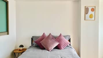 Habitación Confort con 1 cama matrimonial o 2 individuales, vista a la ciudad | Escritorio, espacio para trabajar con laptop y wifi gratis