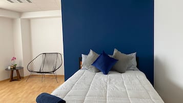 Habitación cuádruple superior, vista a la ciudad | Escritorio, espacio para trabajar con laptop y wifi gratis