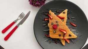 In-room dining - Tiny Rooms (Toluca)