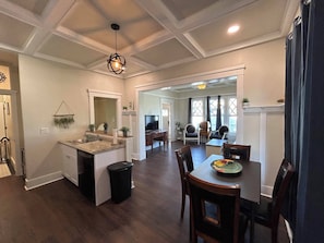 A spacious kitchen with a central island, a dining area with a table and chairs, and a living room with a television. - Unit 1 - Copper - Pinal Creek East - private yard - wifi - central location (Globe)