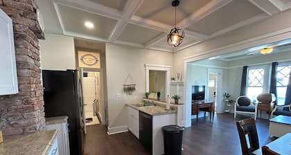 Unit 1 - Copper - Pinal Creek East - private yard - wifi - central location
