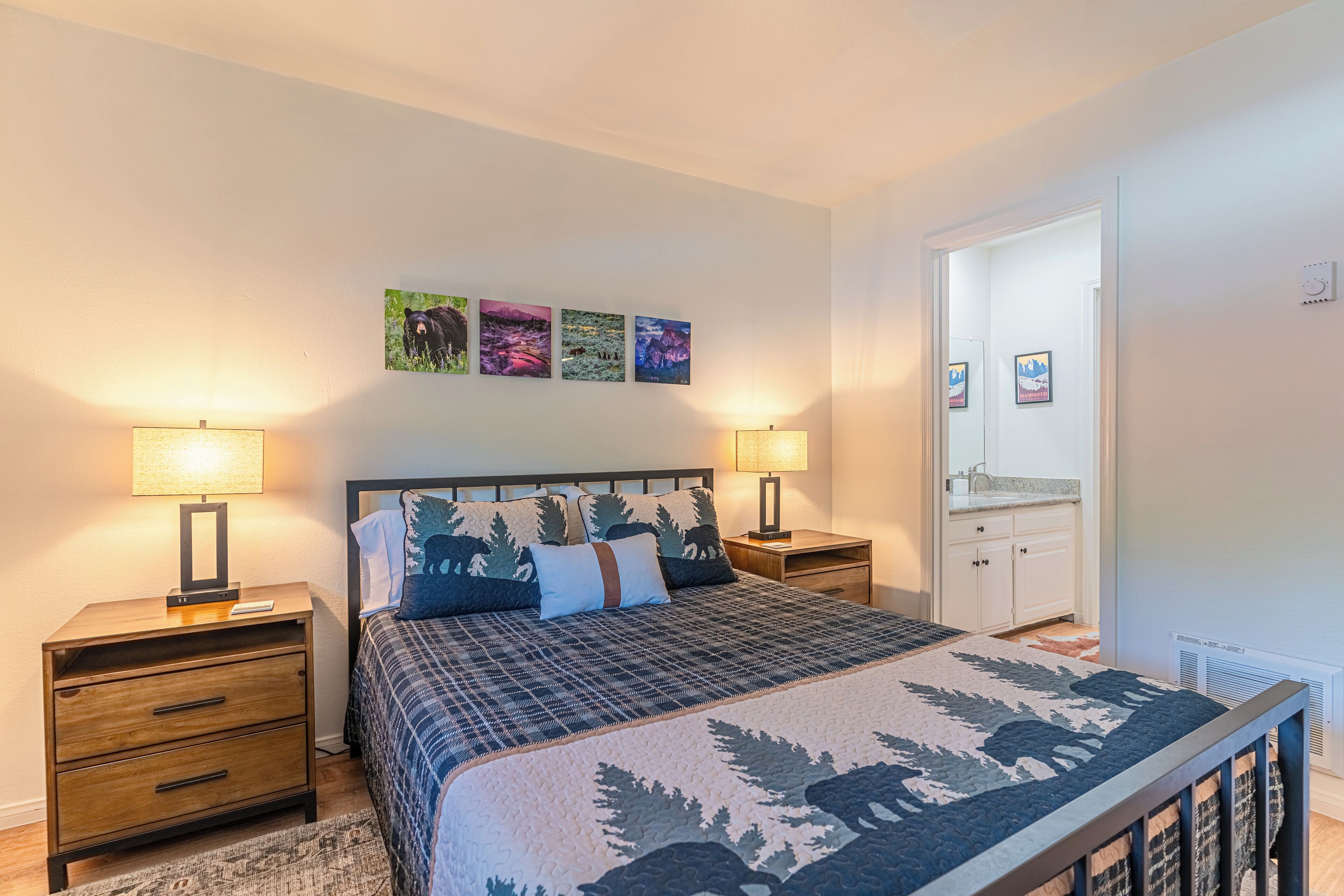 1 bedroom, desk, travel cot, WiFi