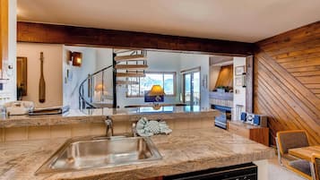 Buttes | 2 Peak | 2 Bedroom 2 Bath | Private kitchen | Fridge, oven