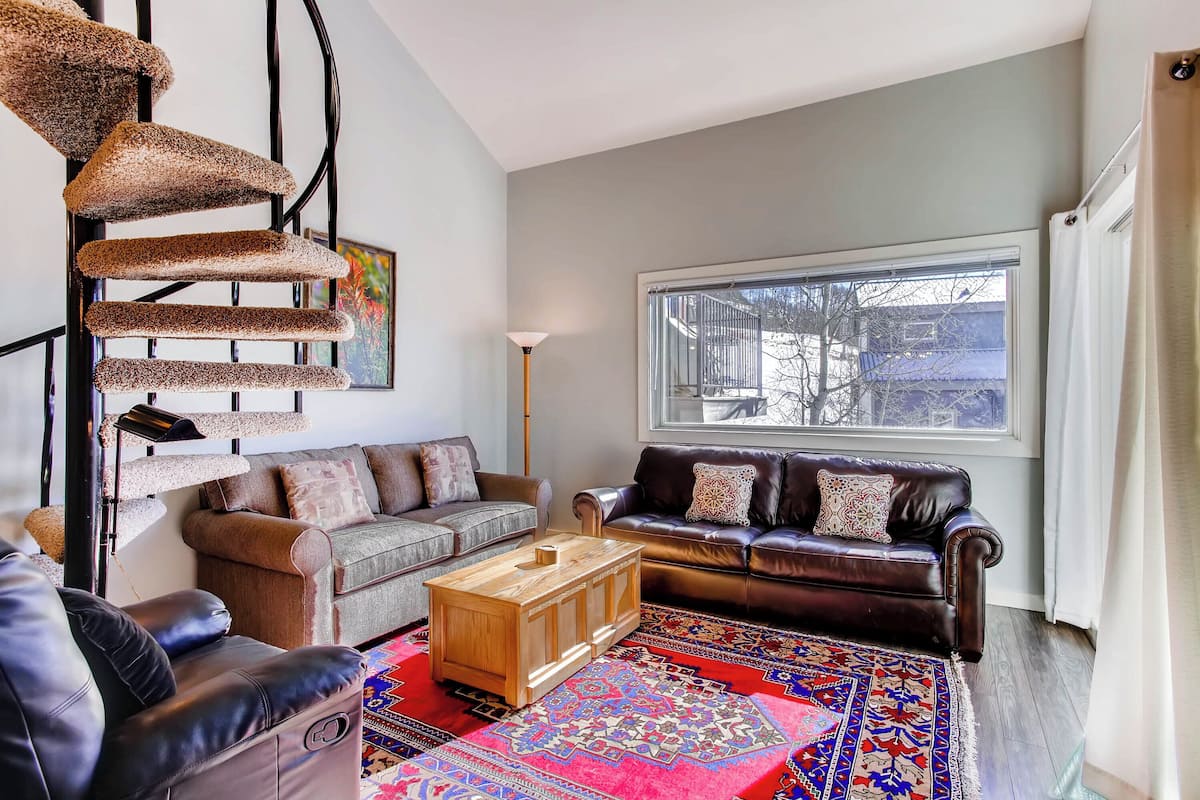 Buttes | 3 Peak | 2 Bedroom 2 Bath | Living area