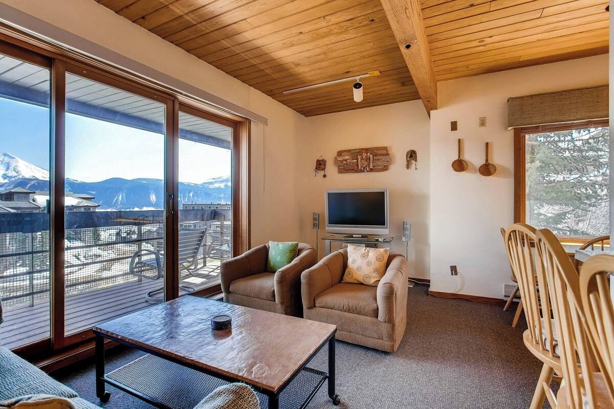 Woodcreek | 3 Peak | 1 Bedroom 1 Bath | Living area