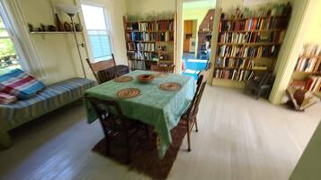 House, Multiple Beds, Kitchen (Meta Goldin FarmHouse - Meadow!) | Dining