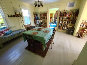 Hus - flera sängar - kök (Meta Goldin FarmHouse - Meadow!) | Restauranger