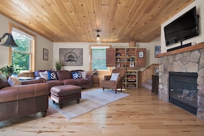 Smart TV, fireplace