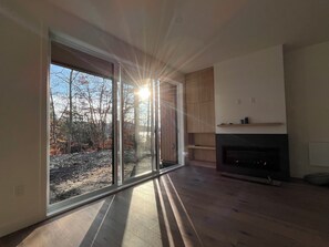 Interior - Luxury ski-in/ski-out condo with Club Lake access on beautiful Lake Memphremagog (Mansonville)