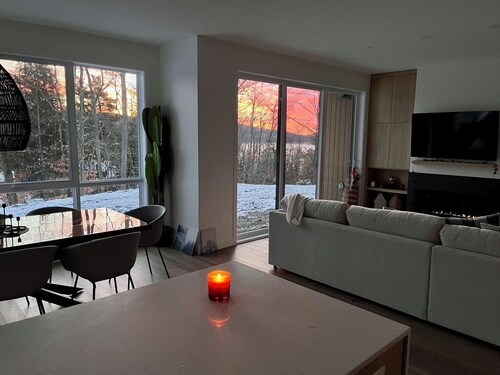 Luxury ski-in/ski-out condo with Club Lake access on beautiful Lake Memphremagog