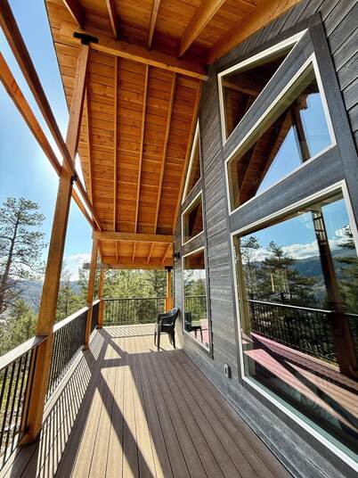 New Mountain Cabin perfect for outdoor enthusiasts- hiking, fishing, relaxing!